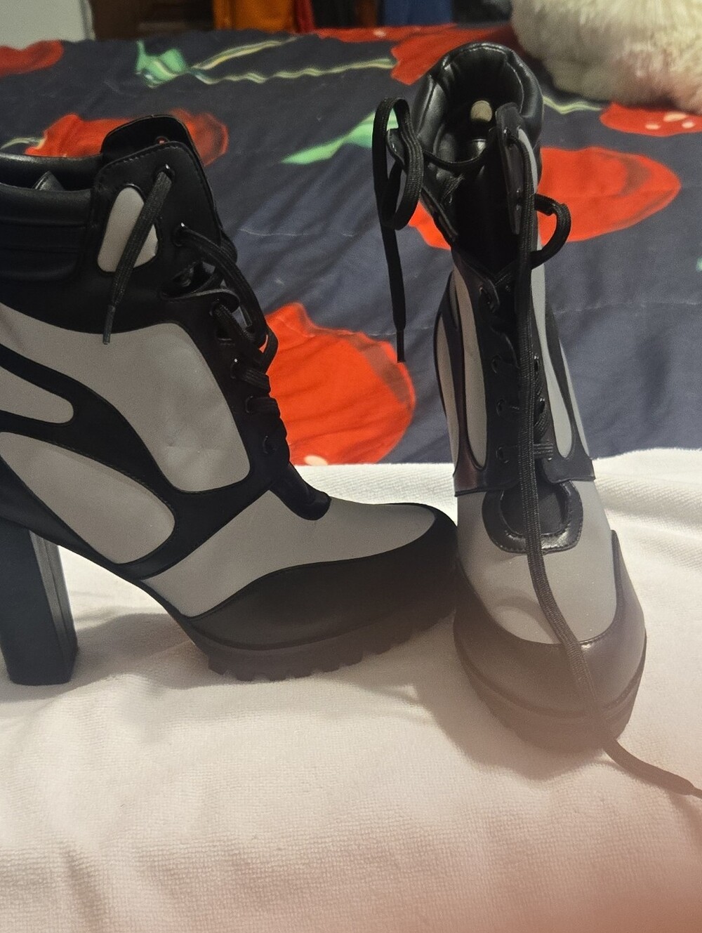 Size 8 Women's Black and Gray Lace-Up High Heel Ankle Boots